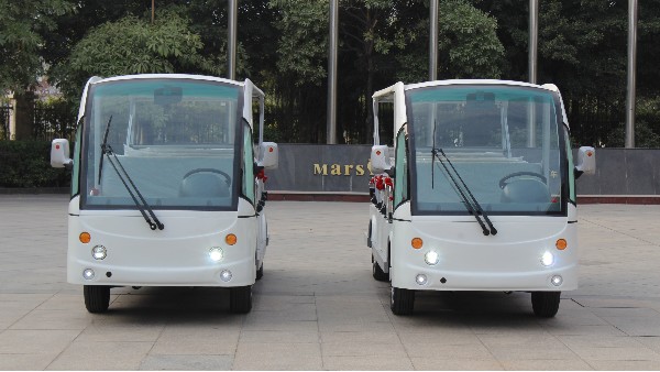 電動(dòng)觀光車(chē)與燃油觀光車(chē)的對(duì)比