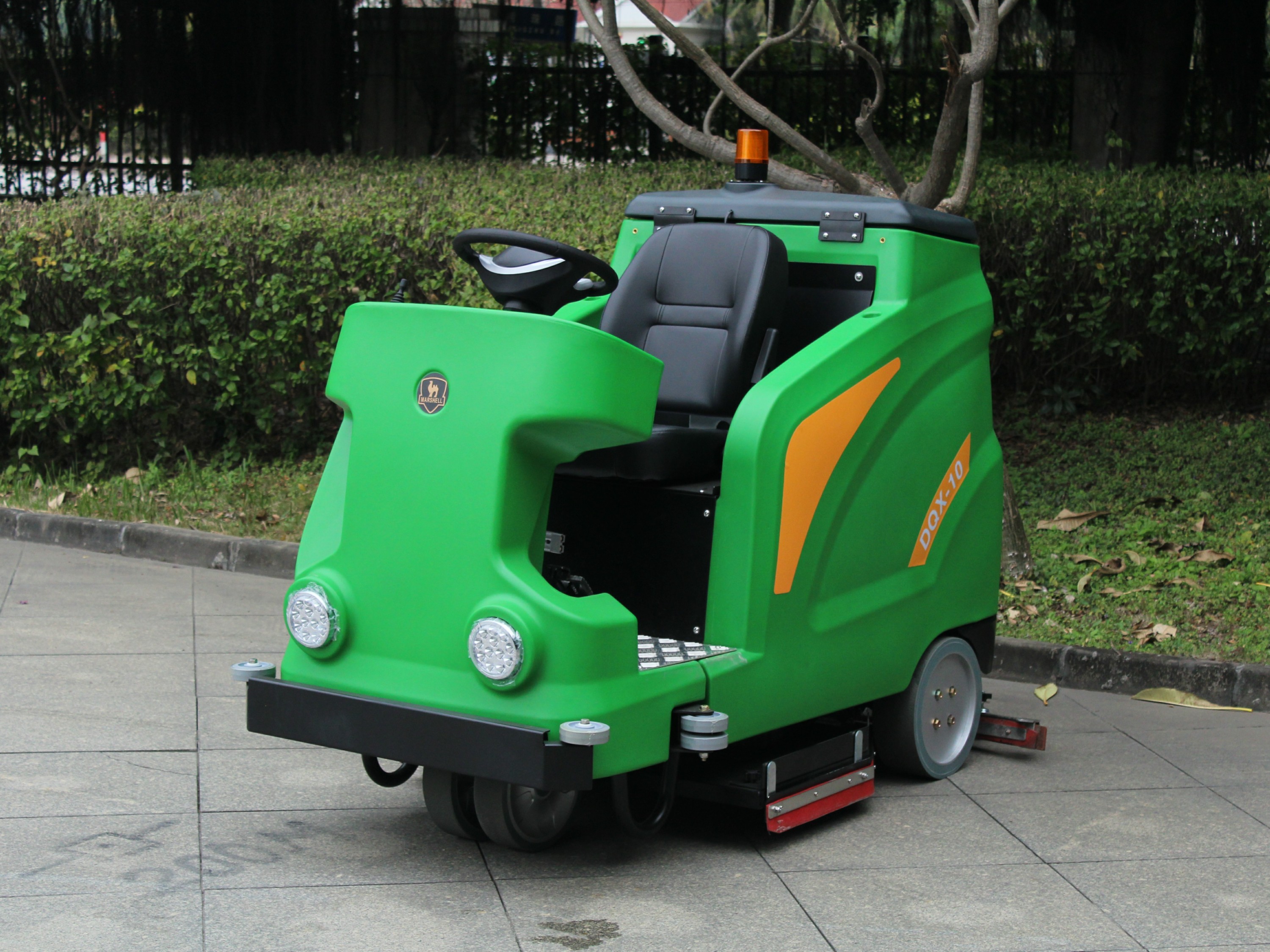 駕駛式洗地機(jī)DQX10