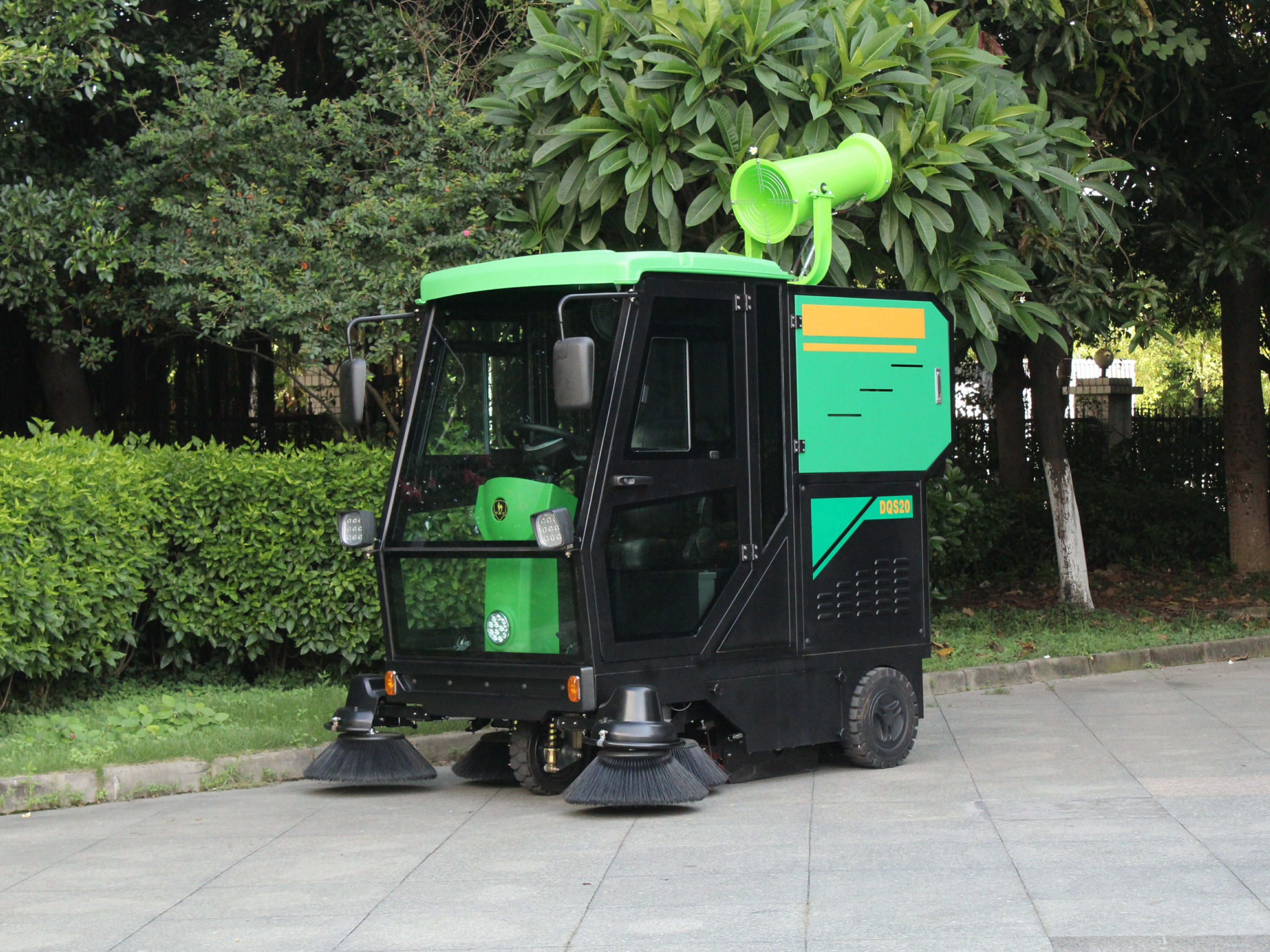 駕駛式電動掃地機(jī)DQS20