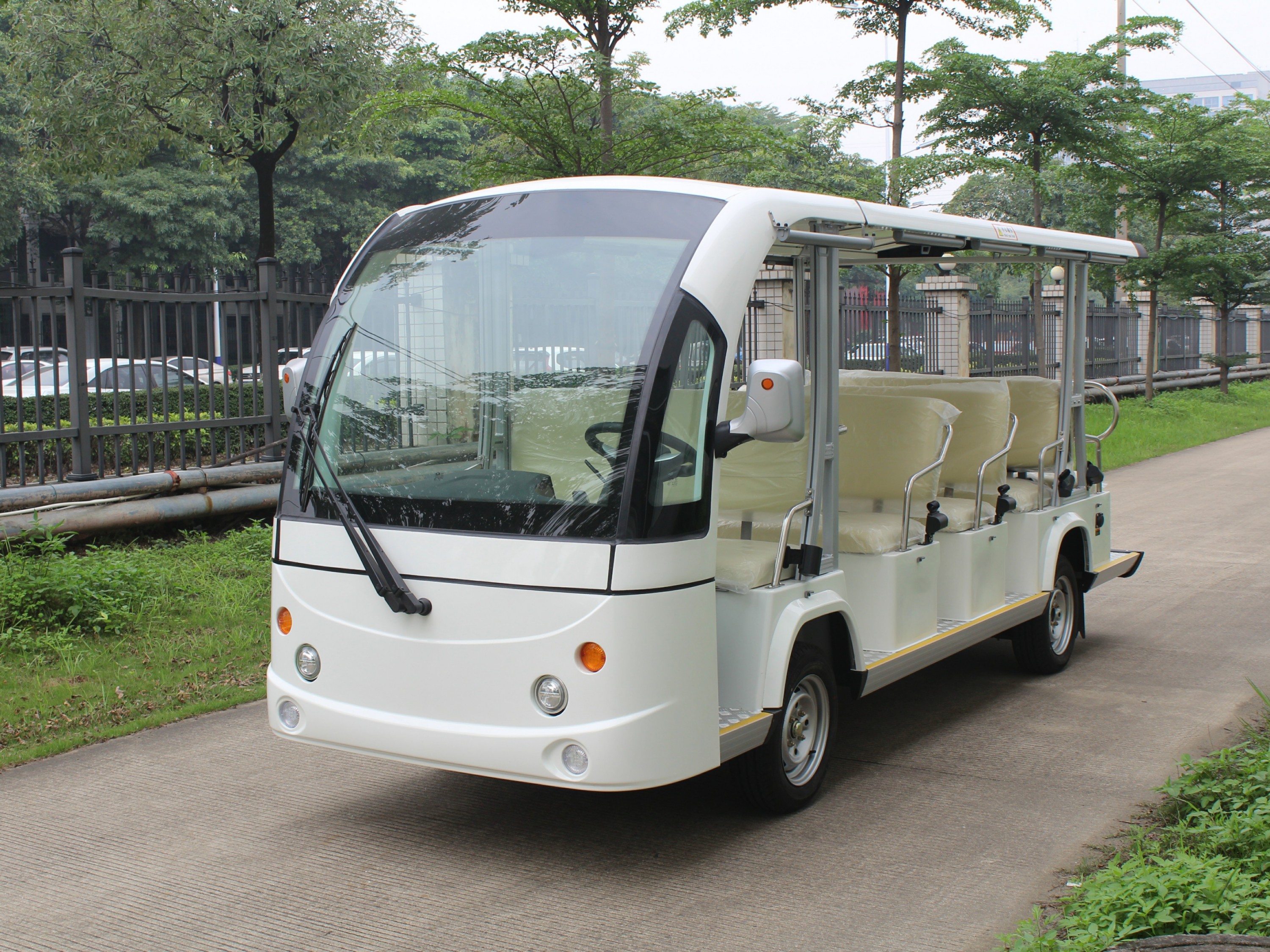 十四座電動觀光車DN-14M-2